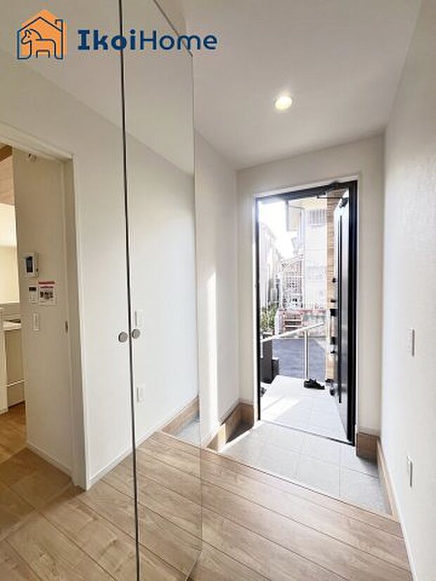 【シューズクローゼット】●施工例●収納できる場所が多く家族が多い方、靴を集めることが好きな方、いろいろな方が便利に使うことができます。