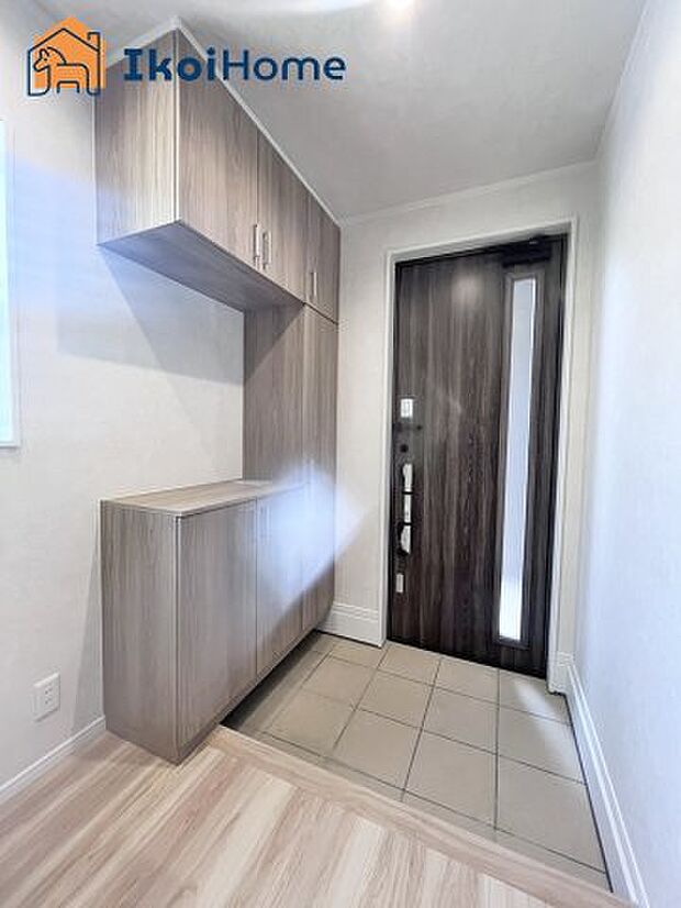 【シューズインクローゼット】●施工例●収納できる場所が多く家族が多い方、靴を集めることが好きな方、いろいろな方が便利に使うことができます。