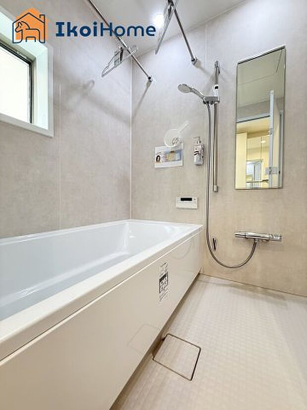 【風呂】◆同社施工例◆年中無休：当日予約可●小窓ございますので通気・換気良好です。清潔な空間を保てます