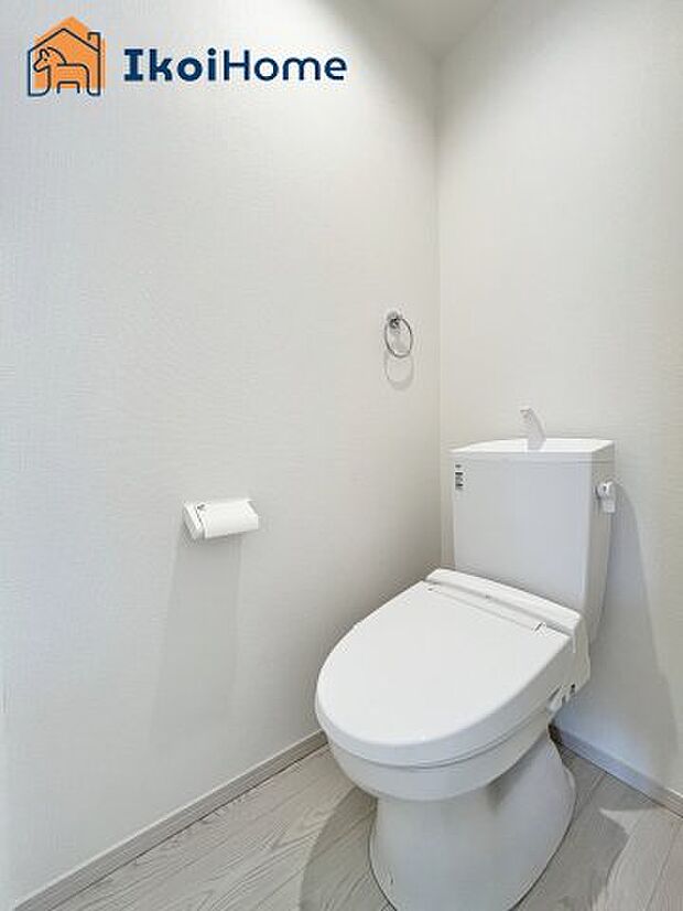 【トイレ】◆同社施工例◆トイレには温水洗浄便座機能付きで、冬も便座が冷たくないので腰冷えを避けられます。