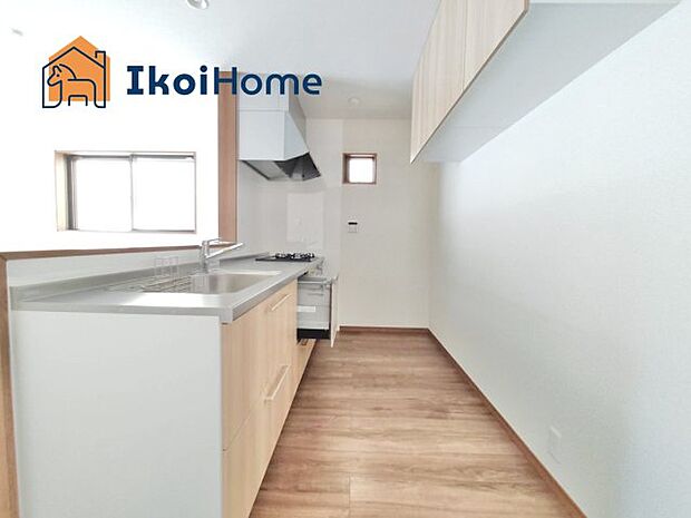 【 コンロ】ガスコンロは高火力での調理も可能で、調理器具を選ばなくてもいいので便利です。