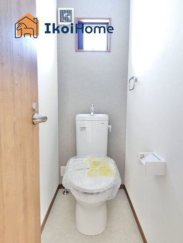 【トイレ】トイレには温水洗浄便座機能付きで、冬も便座が冷たくないので腰冷えを避けられます。