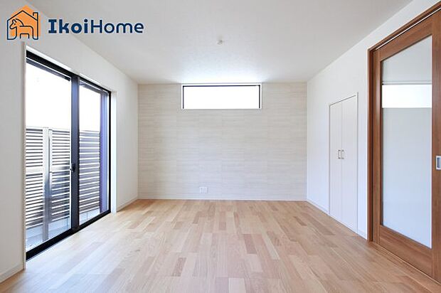 【子供部屋】2F洋室は3部屋ございます。全室２面採光で明るいです。収納も充実しています。