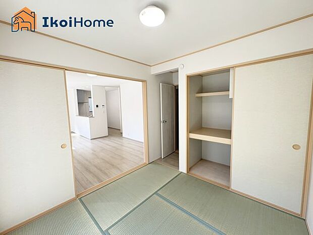 【畳コーナー】和室は音を吸収し、柔らかく転んでも痛くない為、お子様も安心して過ごせるほか、親御様も一息ついて休める空間になるので1室あると便利です。