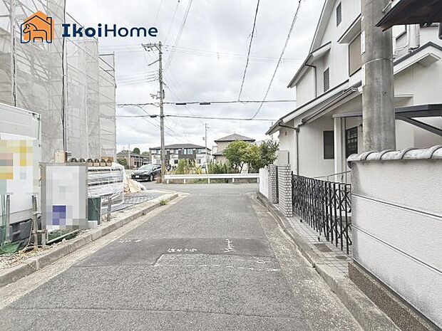 【外観】陽当たり良好の2棟販売!前面道路もゆったりしており交通量も少なく安心です!