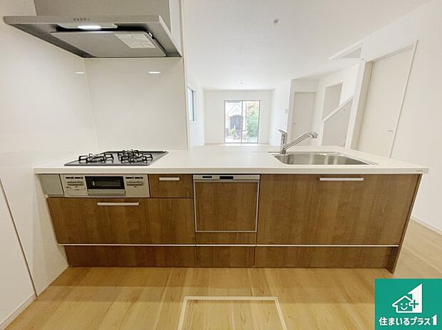 子供を見守りながらお料理が出来るため家族のコミュニケーションか増えます♪スペースが広く確保されている為お子様が大きくなったときは一緒に料理を楽しめます♪