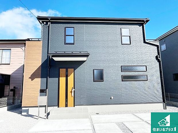 周辺は落ち着いた街並みの住宅地!子育てがしやすい住環境です!まだ未完成ですが、現地でしかわからない事もございます。是非一度ご覧ください。