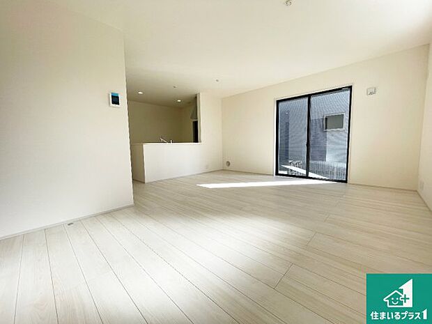 周辺は落ち着いた街並みの住宅地!子育てがしやすい住環境です!まだ未完成ですが、現地でしかわからない事もございます。是非一度ご覧ください。