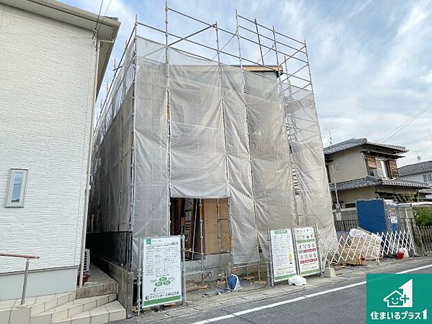 周辺は落ち着いた街並みの住宅地!子育てがしやすい住環境です!まだ未完成ですが、現地でしかわからない事もございます。是非一度ご覧ください。