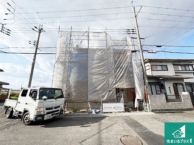 周辺は落ち着いた街並みの住宅地!子育てがしやすい住環境です!まだ未完成ですが、現地でしかわからない事もございます。是非一度ご覧ください。