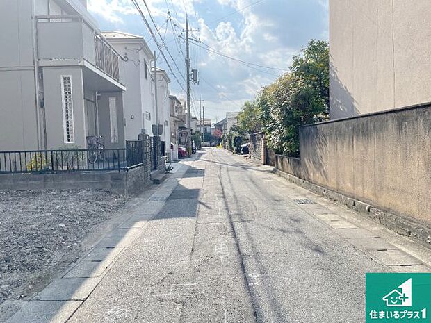周辺は落ち着いた街並みの住宅地！子育てがしやすい住環境です！まだ未完成ですが、現地でしかわからない事もございます。是非一度ご覧ください。