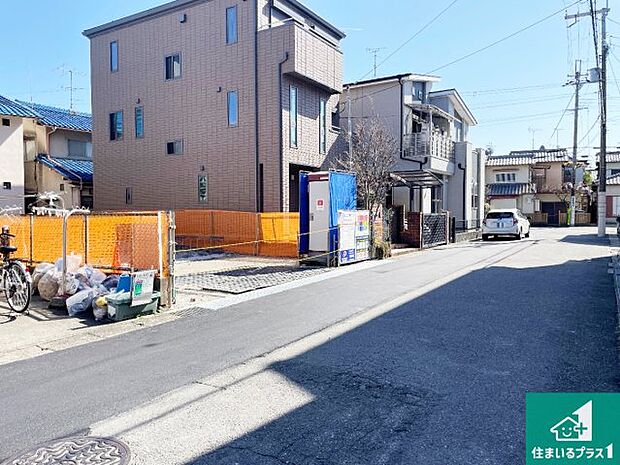 周辺は落ち着いた街並みの住宅地!子育てがしやすい住環境です!まだ未完成ですが、現地でしかわからない事もございます。是非一度ご覧ください。
