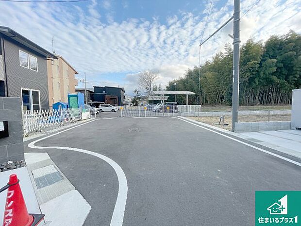 周辺は落ち着いた街並みの住宅地!子育てがしやすい住環境です!まだ未完成ですが、現地でしかわからない事もございます。是非一度ご覧ください。