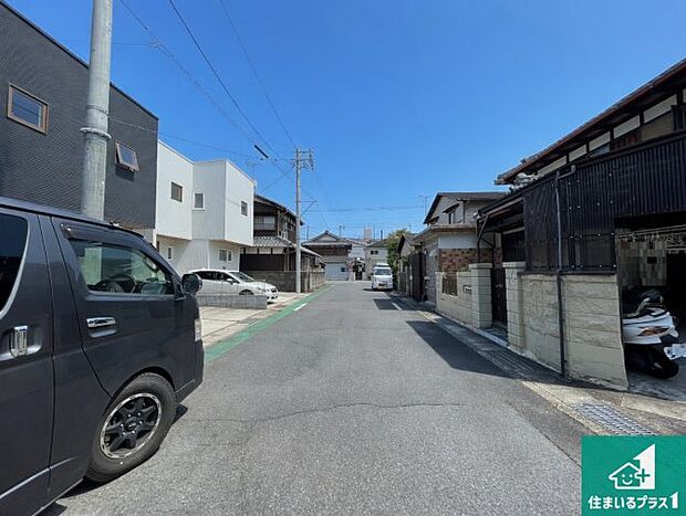 周辺は落ち着いた街並みの住宅地!子育てがしやすい住環境です!まだ未完成ですが、現地でしかわからない事もございます。是非一度ご覧ください。