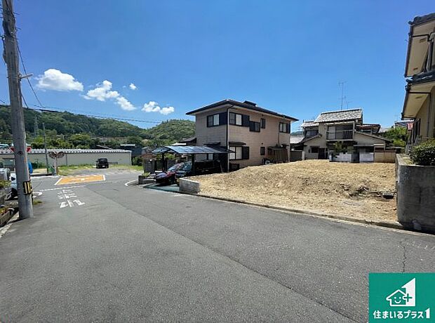 周辺は落ち着いた街並みの住宅地！子育てがしやすい住環境です！まだ未完成ですが、現地でしかわからない事もございます。是非一度ご覧ください。