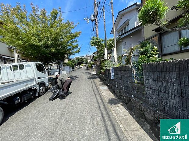周辺は落ち着いた街並みの住宅地!子育てがしやすい住環境です!まだ未完成ですが、現地でしかわからない事もございます。是非一度ご覧ください。