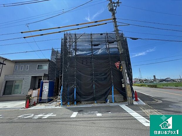 周辺は落ち着いた街並みの住宅地!子育てがしやすい住環境です!まだ未完成ですが、現地でしかわからない事もございます。是非一度ご覧ください。