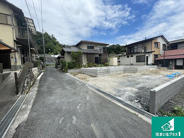 周辺は落ち着いた街並みの住宅地!子育てがしやすい住環境です!まだ未完成ですが、現地でしかわからない事もございます。是非一度ご覧ください。