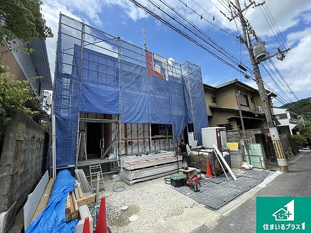 周辺は落ち着いた街並みの住宅地!子育てがしやすい住環境です!まだ未完成ですが、現地でしかわからない事もございます。是非一度ご覧ください。