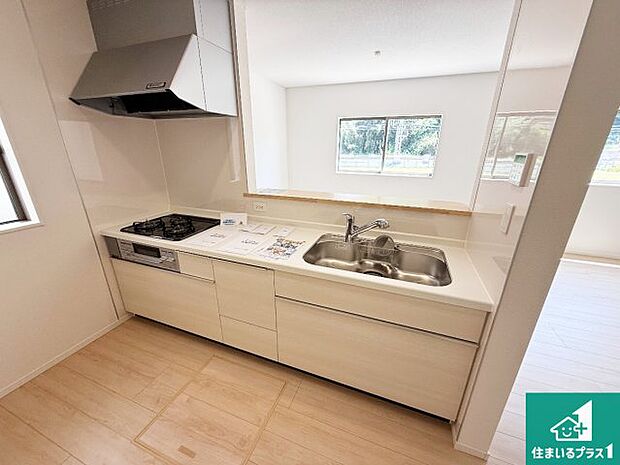 子供を見守りながらお料理が出来るため家族のコミュニケーションか増えます♪スペースが広く確保されている為お子様が大きくなったときは一緒に料理を楽しめます♪