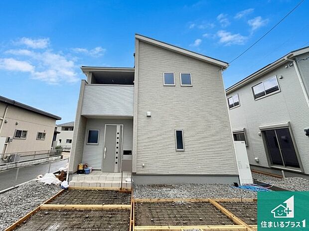 周辺は落ち着いた街並みの住宅地！子育てがしやすい住環境です！まだ未完成ですが、現地でしかわからない事もございます。是非一度ご覧ください。