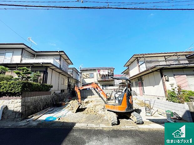 周辺は落ち着いた街並みの住宅地!子育てがしやすい住環境です!まだ未完成ですが、現地でしかわからない事もございます。是非一度ご覧ください。