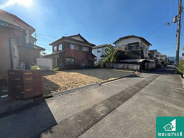 周辺は落ち着いた街並みの住宅地！子育てがしやすい住環境です！まだ未完成ですが、現地でしかわからない事もございます。是非一度ご覧ください。