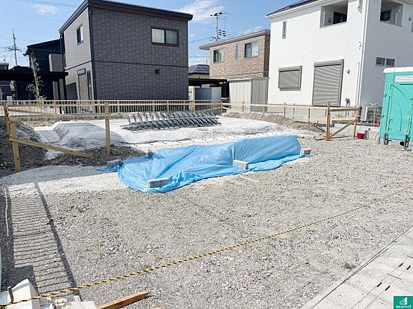 周辺は落ち着いた街並みの住宅地！子育てがしやすい住環境です！まだ未完成ですが、現地でしかわからない事もございます。是非一度ご覧ください。