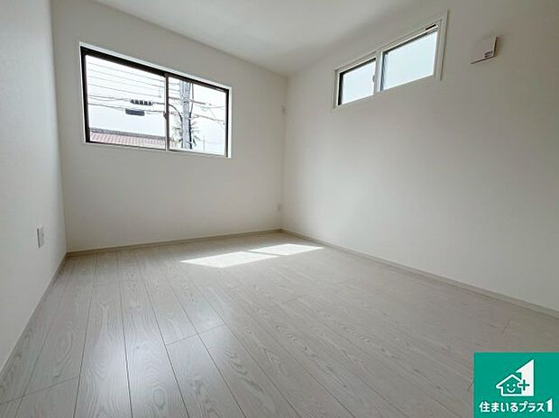 【洋室】シンプルな洋室は、自分好みのインテリアが楽しめます♪ご家族とインテリアや家具を選びに行くのは新築購入時の醍醐味の一つです。ぜひお楽しみください♪