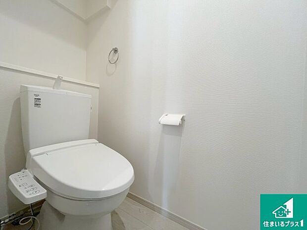 【トイレ】1・2階の2ヶ所にあるので、朝の忙しい時間の順番待ちもなく、深夜の利用にも大変便利です。