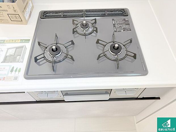 【コンロ】ダブル高火力Ｓｉセンサー付きコンロ！３口あるので、まとめて料理をする時も大活躍！ 