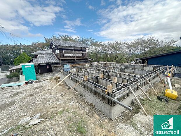 【外観】周辺は落ち着いた街並みの住宅地！子育てがしやすい住環境です！まだ未完成ですが、現地でしかわからない事もございます。是非一度ご覧ください。