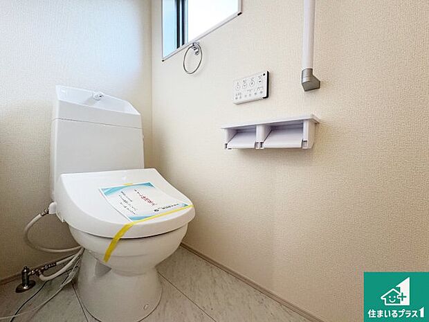 【トイレ】1・2階の2ヶ所にあるので、朝の忙しい時間の順番待ちもなく、深夜の利用にも大変便利です。