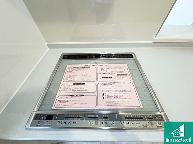 【コンロ】火を使わないので、安心なＩＨコンロ！でこぼこが無い構造なので、掃除もしやすく清潔に保てます！ 