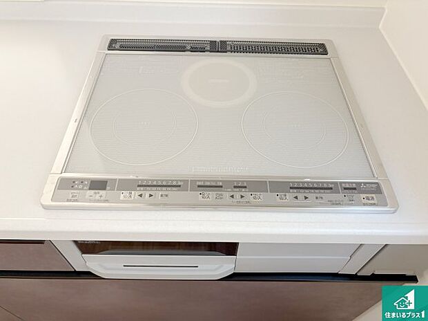 【コンロ】火を使わないので安心、３口ＩＨコンロ！ 