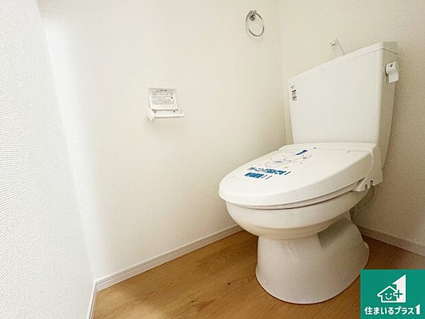 【トイレ】1・2階の2ヶ所にあるので、朝の忙しい時間の順番待ちもなく、深夜の利用にも大変便利です。