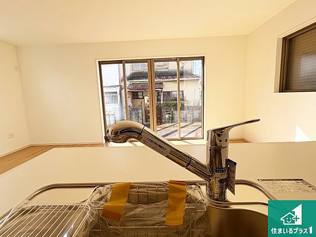 【キッチン水栓】浄水器を内蔵！炊飯時、お茶を作る時に安心してお水を使えます！お湯と冷水、浄水と原水、シャワーの切替えもワンタッチです！