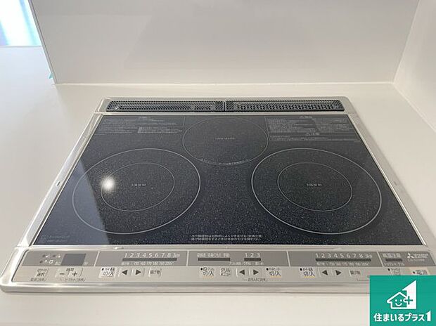 【コンロ】火を使わないので、安心なＩＨコンロ！でこぼこが無い構造なので、掃除もしやすく清潔に保てます！