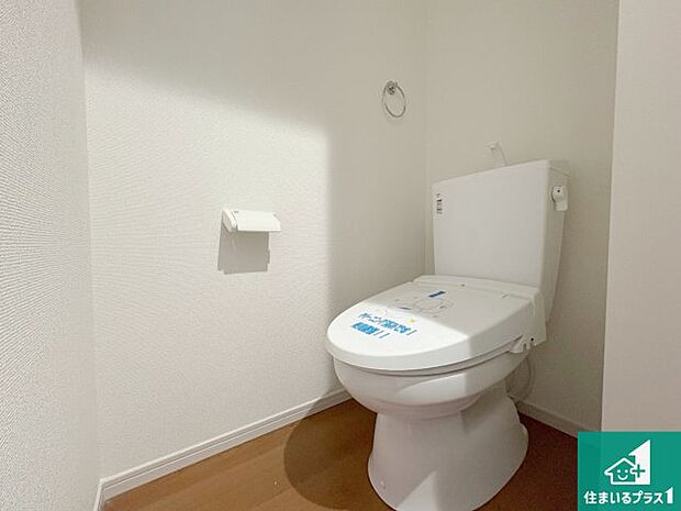 【トイレ】1・2階の2ヶ所にあるので、朝の忙しい時間の順番待ちもなく、深夜の利用にも大変便利です。