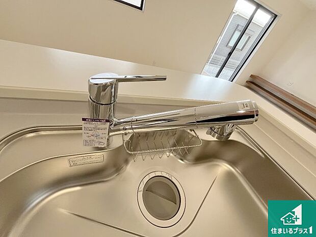 【キッチン水栓】浄水器を内蔵!炊飯時、お茶を作る時に安心してお水を使えます!お湯と冷水、浄水と原水、シャワーの切替えもワンタッチです!