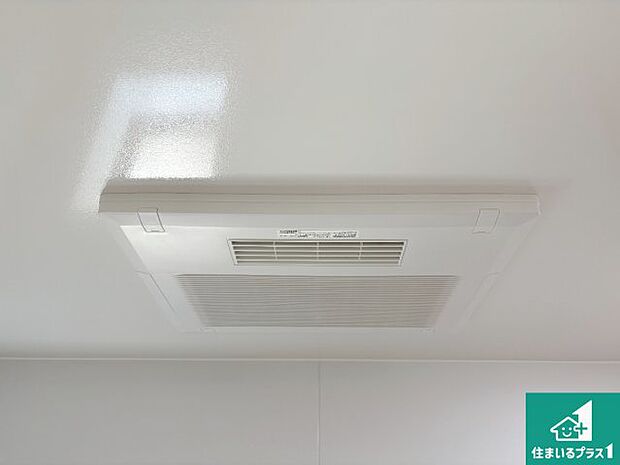 【浴室暖房乾燥機】四季を通して快適なバスライフをお手伝いする浴室暖房乾燥機!浴室の乾燥・暖房・涼風・換気はもちろん、24時間換気にも対応!