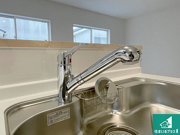 【キッチン水栓】浄水器を内蔵！炊飯時、お茶を作る時に安心してお水を使えます！お湯と冷水、浄水と原水、シャワーの切替えもワンタッチです！