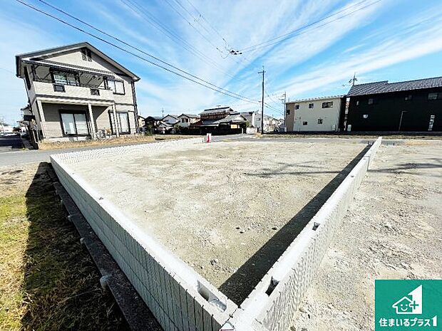 【外観】周辺は落ち着いた街並みの住宅地！子育てがしやすい住環境です！まだ未完成ですが、現地でしかわからない事もございます。是非一度ご覧ください。