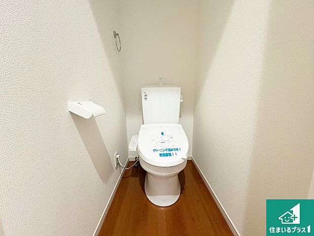 【トイレ】1・2階の2ヶ所にあるので、朝の忙しい時間の順番待ちもなく、深夜の利用にも大変便利です。