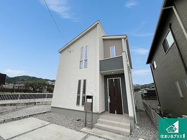 【外観】安心の10年保証！外観を美しく保ち、雨水で汚れを落とします！気になることがありましたら、お気軽にお問い合わせください！