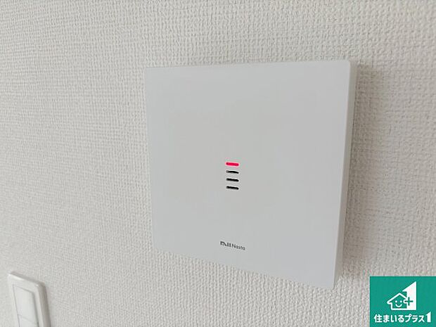 【カラーモニターインターホン】24時間録画機能搭載のインターホンで、防犯も来客対応もこれ1台。 訪問者の有無に関わらず玄関前を録画し、家族の安心を守ります。