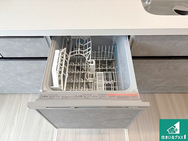 【食器洗い乾燥機】食事後の一仕事、食器洗いをボタン一つでお任せできちゃいます!場所を取らないビルトイン式なので、お料理スペースもしっかり確保!