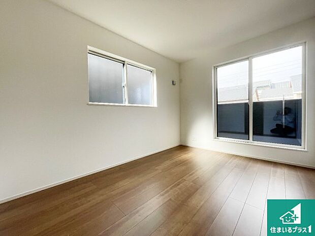 【洋室】シンプルな洋室は、自分好みのインテリアが楽しめます♪ご家族とインテリアや家具を選びに行くのは新築購入時の醍醐味の一つです。ぜひお楽しみください♪