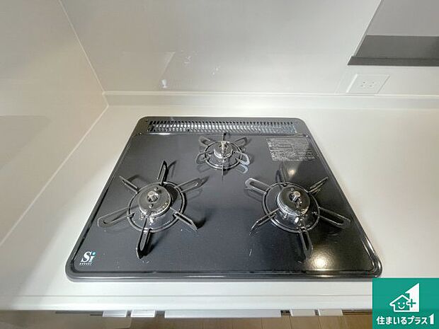 【コンロ】ダブル高火力Ｓｉセンサー付きコンロ！３口あるので、まとめて料理をする時も大活躍！