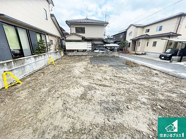 【外観】周辺は閑静な住宅街です。前面道路もしっかりと有りますので車の出し入れも安心ですよ!